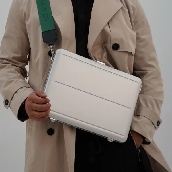 macbook-pro-14-aluminum-case-en