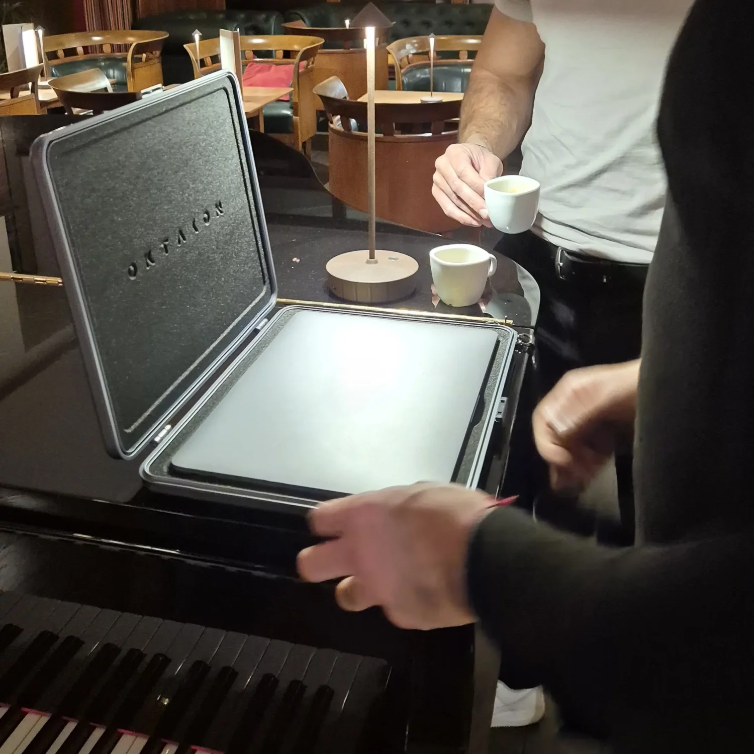 macbook-pro-14-aluminum-hard-shell