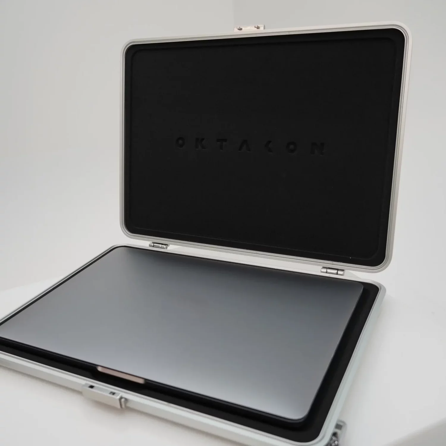 macbook-pro-14-rugged-case-en