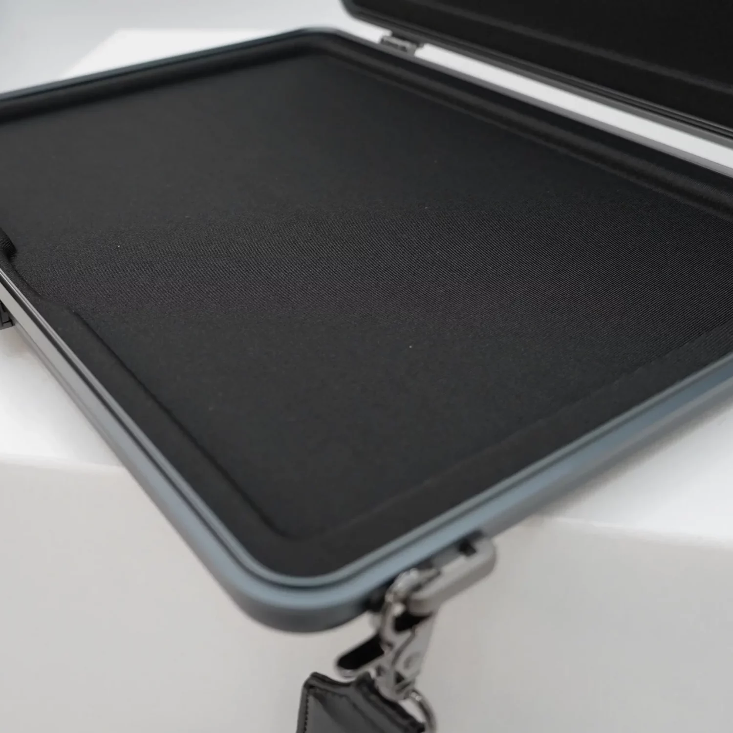 macbook-pro-14-travel-case-en